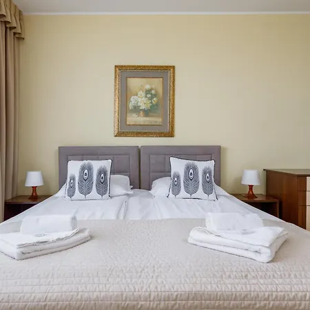 River View Nad Parseta & Balcony By Renters דירה